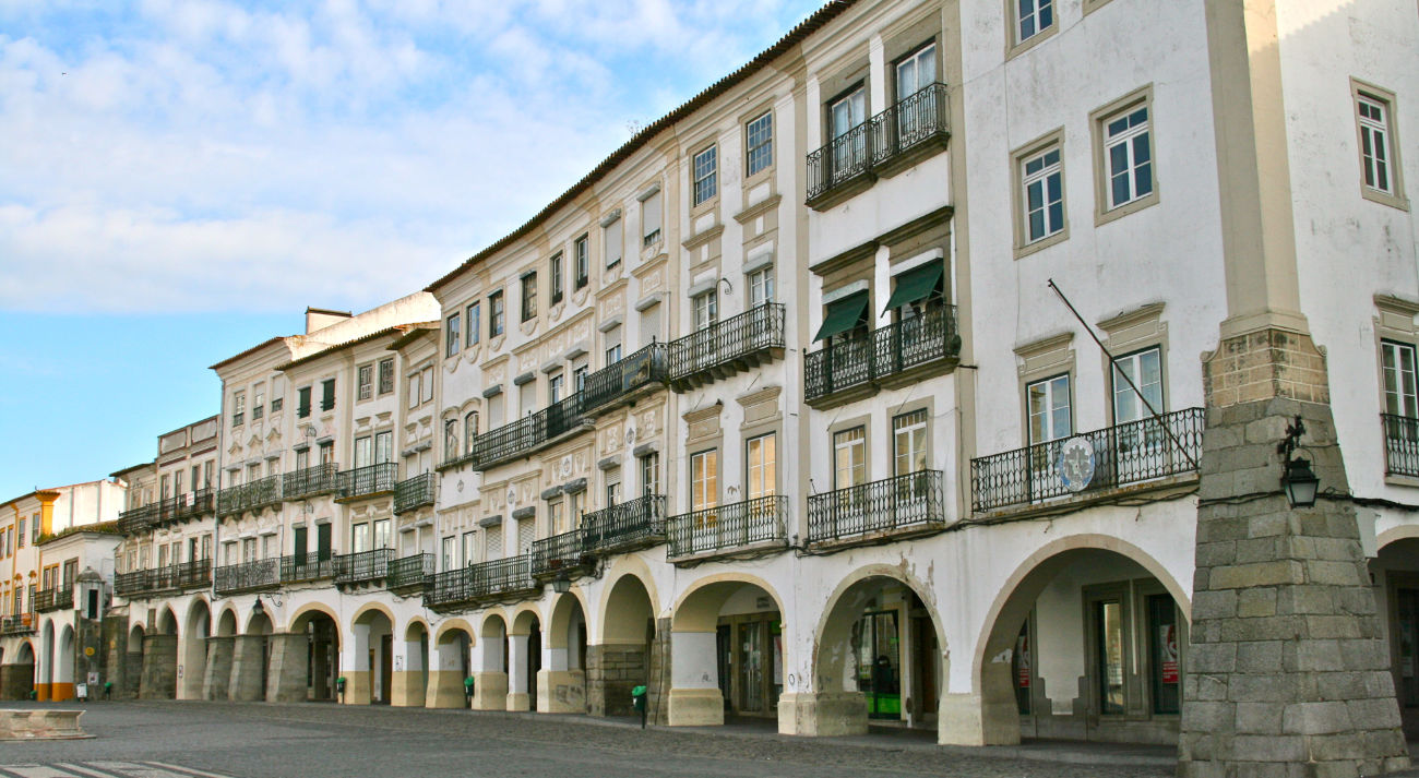 Évora cityscape